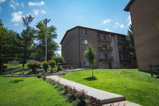 Del Vista Apartments Building Exterior 16