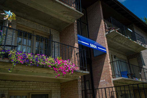 Del Vista Apartments Building Exterior 18