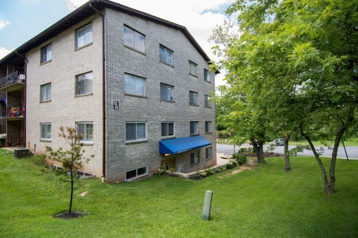 Del Vista Apartments Building Leasing Office 01