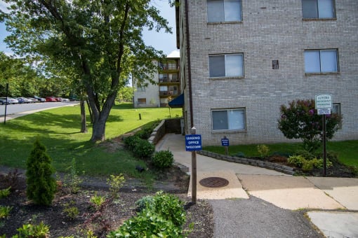 Del Vista Apartments Building Leasing Office 06