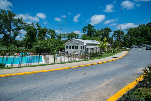 Del Vista Apartments Swimming Pool