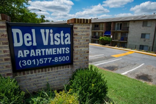 Del Vista Apartments Signage 04