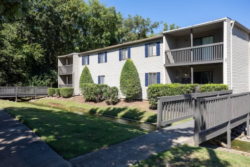exterior view at the whispering winds apartments in pearland