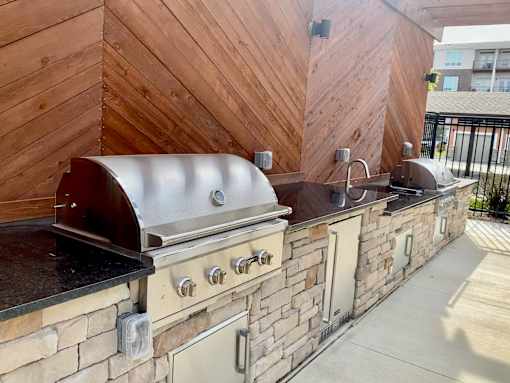 BBQ at Woodstone at Metro North Crossing Apartments, Missouri