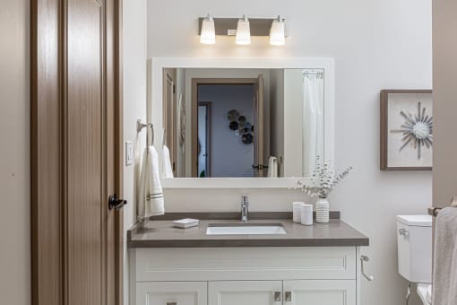 847 Development - Creekside Suites Model Suite