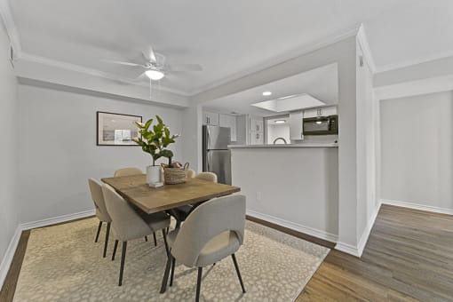 Dining at Lakeside Apartments, Texas, 75231