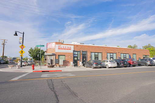 DeLuxe Street View