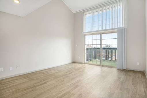 Nova Highland Interior