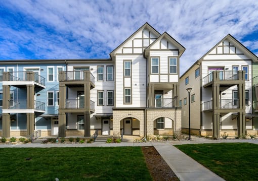 Exterior View at Oakbrook Townhomes, Tennessee