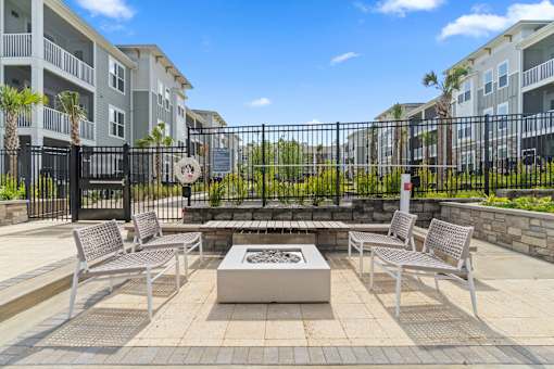 Firepit Patio at The Quinn Luxury Apartments, Pensacola