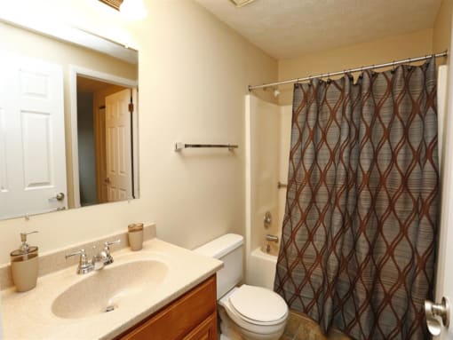 Apartment Bath  at Deauville Park Apartments, Monroeville, PA, 15146