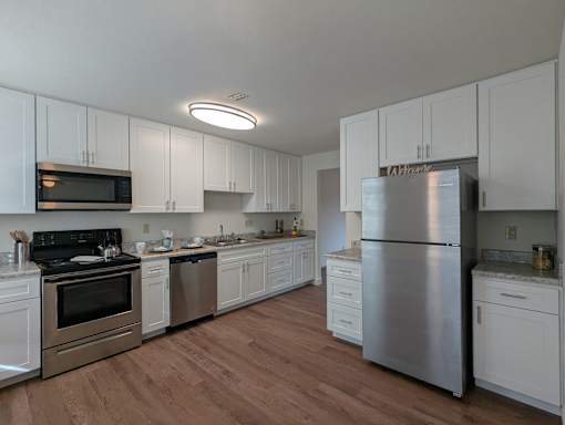 Holiday Park Apartments White Kitchen