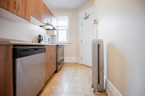 Kitchen at 980 Wolseley Apartment Suites for rent in Wpg
