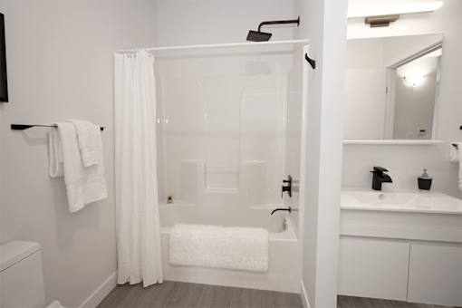 Luxury 2 Bedroom Suite at 703 St Annes Road