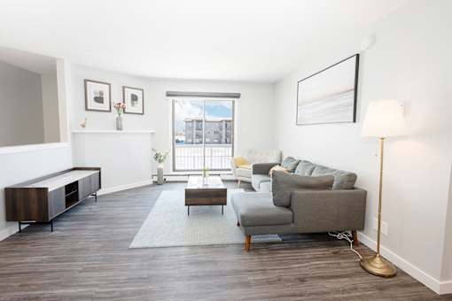 Polo Club Townhomes: 770 - 818 Allegheny Drive