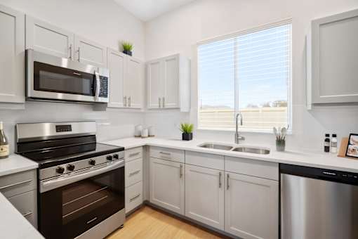 Stainless Steel Appliances at Avilla Cypress Creek, Sun City Center, FL 33573