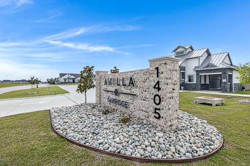Welcome to your new home at Avilla Oakridge!