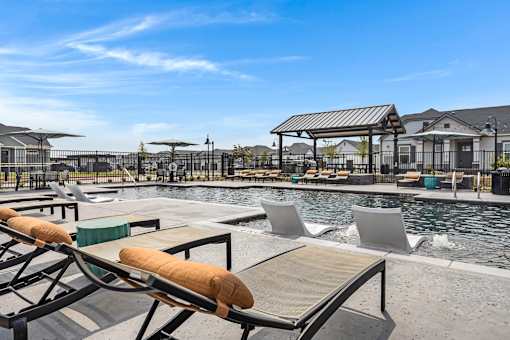 Resort-style pool and lounging at Avilla Oakridge in Forney, TX.