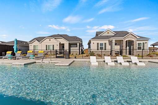 Resort-style pool and lounging at Avilla Lakeridge in Arlington, TX 76002.