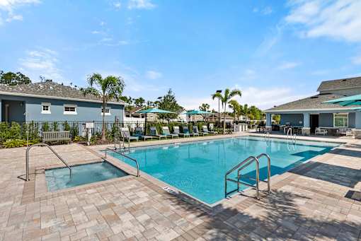 Resort Style Pool & Hot Tub at Avilla Cypress Creek, Sun City Center, FL 33573