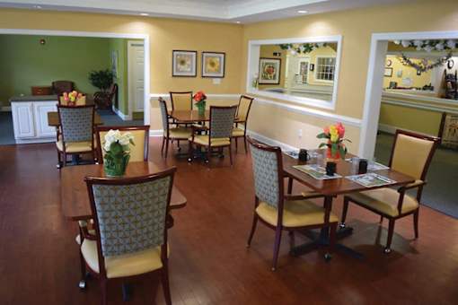 Traditional Dining Room at Spring Arbor of Williamsburg in Williamsburg, VA