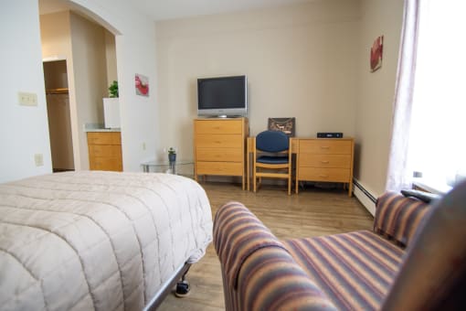 spacious bedroom/ livingroom space