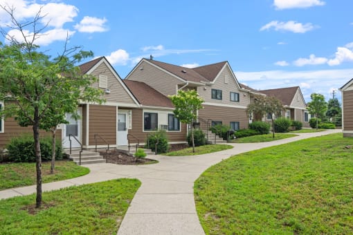 a group of houses in a neighborhood with a sidewalk