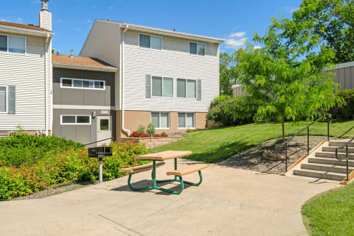 a picnic table in front of an apartment building