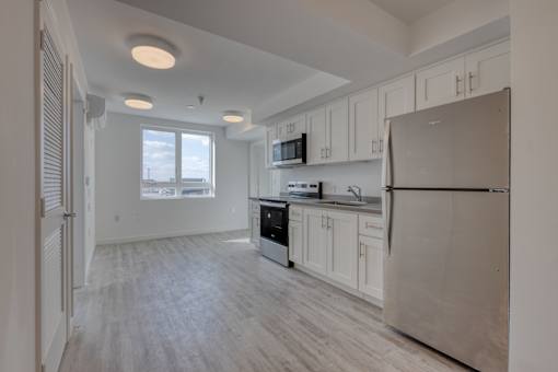 Brand new stainless steel kitchen amenities