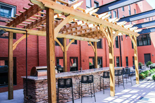 Grocers Ice Lofts - Exterior Courtyard Outdoor Kitchen