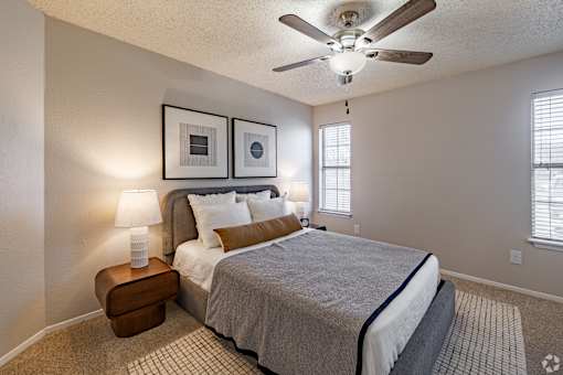 Bedroom with ceiling fan and wall art at Highland Park Apartments, Texas, 76132