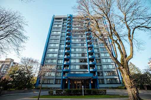 Blue Crest Apartments