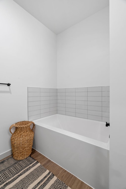 soaking tub