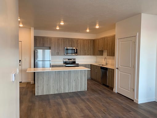 Fully Furnished Kitchen at Foothill Lofts Apartments & Townhomes, Logan
