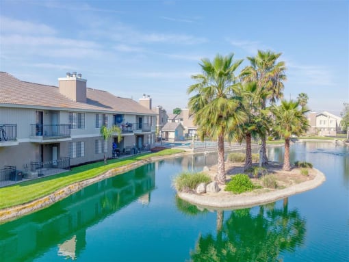 Lake View at Edgewater Isle Apartments & Townhomes, Hanford, CA, 93230