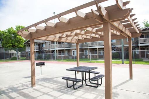 Shaded Outdoor Courtyard Area at Aspen Park Apartments, Sacramento