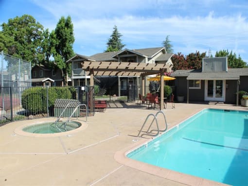 Hot Tub And Swimming Pool at Aspen Park Apartments, California, 95823