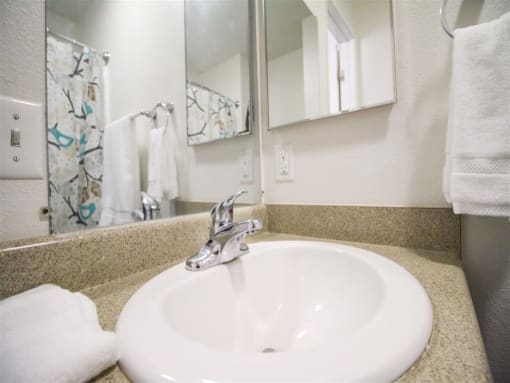 Luxurious Bathroom at Creekside Villas Apartments, California, 92102