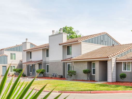Modern Living at River Oaks Apartments & Townhomes, Hanford, California