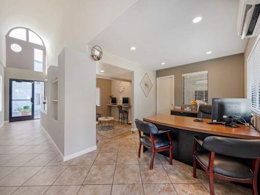 Glen Oaks Leasing Office