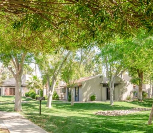 Courtyard With Green Space at Aztec Springs Apartments, Mesa, AZ