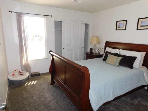 Large Main Bedroom at River Oaks