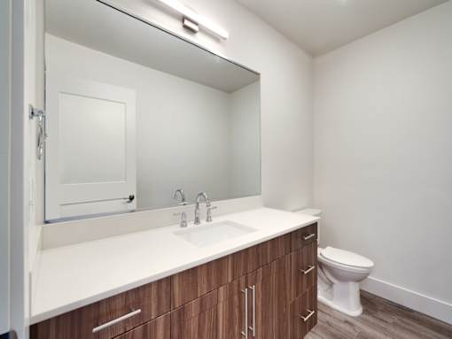 The Stack - Sugarhouse Apartments Spacious Bathroom
