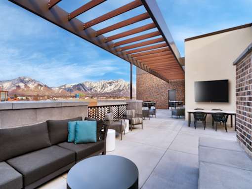 The Stack - Sugarhouse Apartments Top Floor Lounge