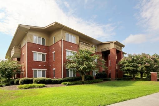 Courtyard View at Aviary Village Apartments, in Conway, SC 29526