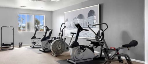 a group of exercise bikes sitting next to each other