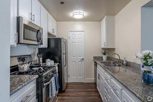 CHEFS KITCHEN