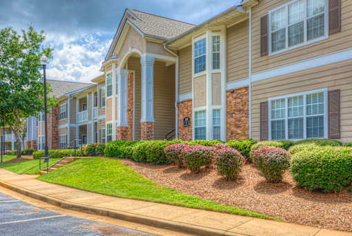 Lullwater at Bass | One, Two and Three Bedroom Apartments