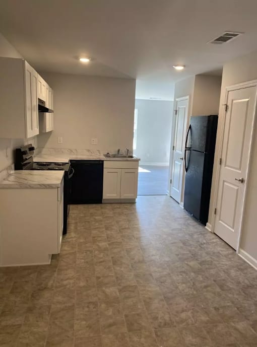 Collins Vineyard Townhomes I White Cabinets