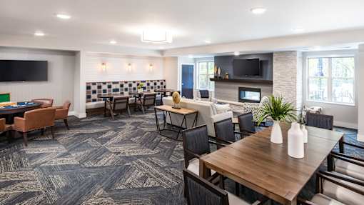 Silver Lounge, part room, guest visits, Senior Apartment, Senior living, Maplewood, White Bear Lake, Saint Paul, Frost English Silver
